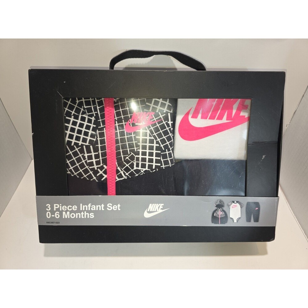 Nike Baby Girls Futura Terry 3 Piece Deluxe Gift Set  0-6 months